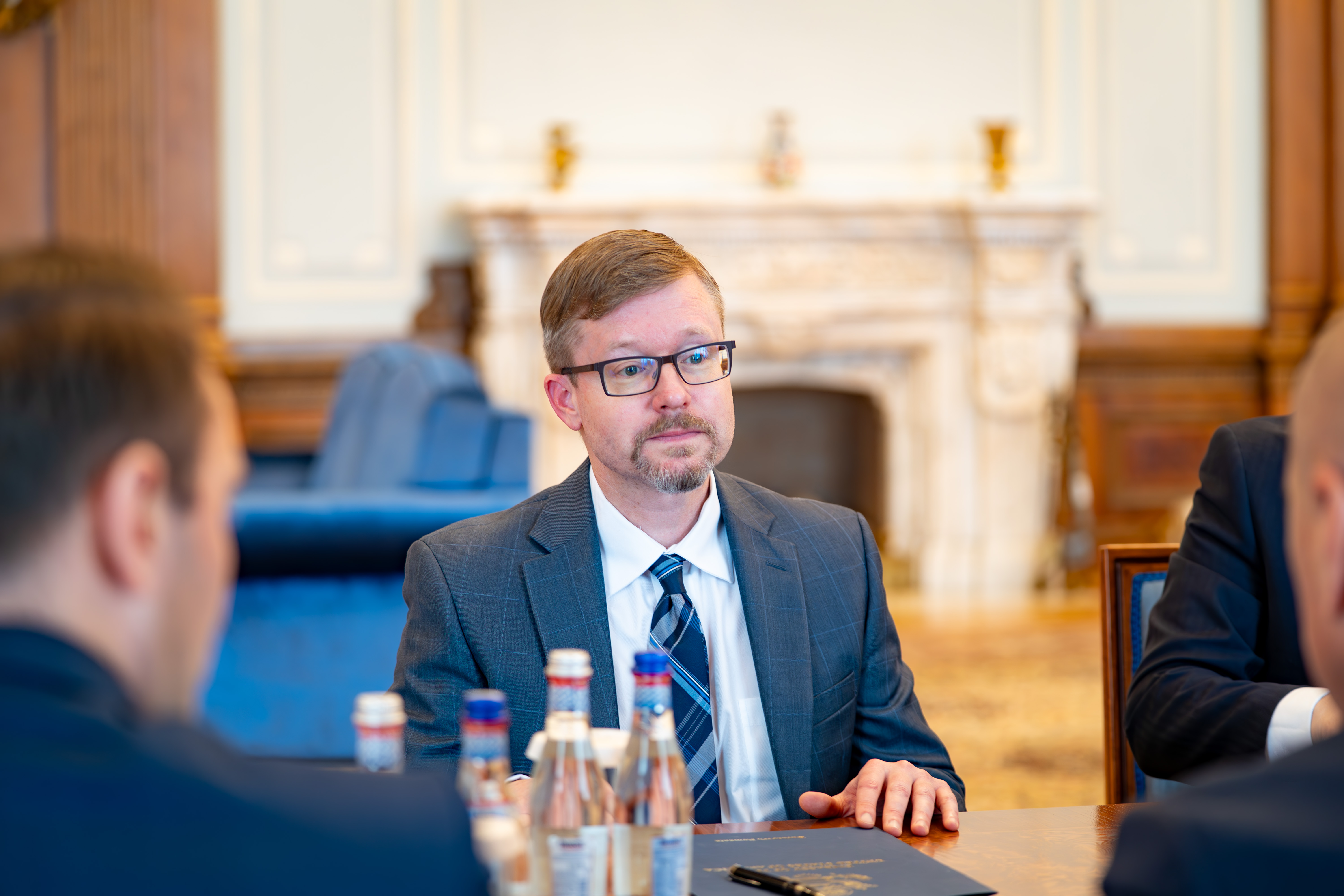 Întâlnirea președintelui Senatului, Ilie Bolojan, cu Michael Dickerson, însărcinat cu afaceri ad interim al Ambasadei SUA